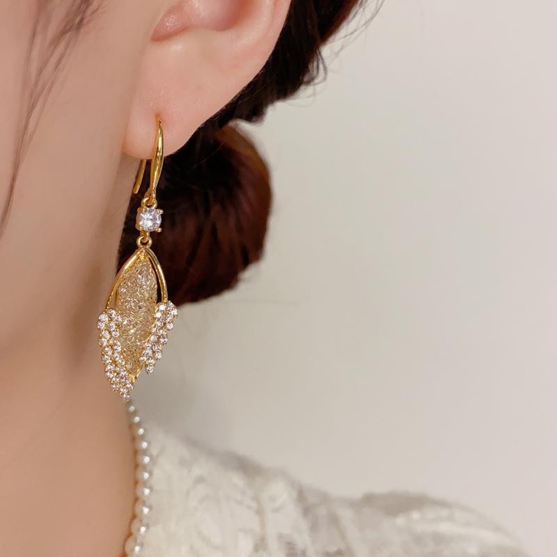 Fashionable, Light Luxury, High-end Zircon Wheat Ear Long Ear Hooks for Women, Exquisite and Versatile Earrings