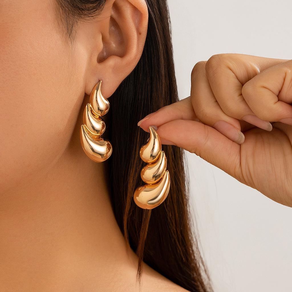 Street shots ins geometric metal earrings earrings design glossy surface comma water drop stud earrings female