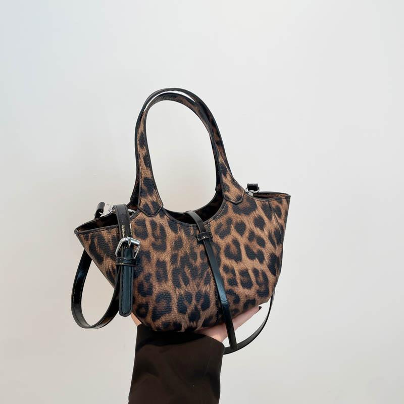 

Премиальная сумка женская новая модная сумка с леопардовым принтом ретро модная сумка-пельмень темпераментная сумка через плечо 14*14.5*14cm коричневый