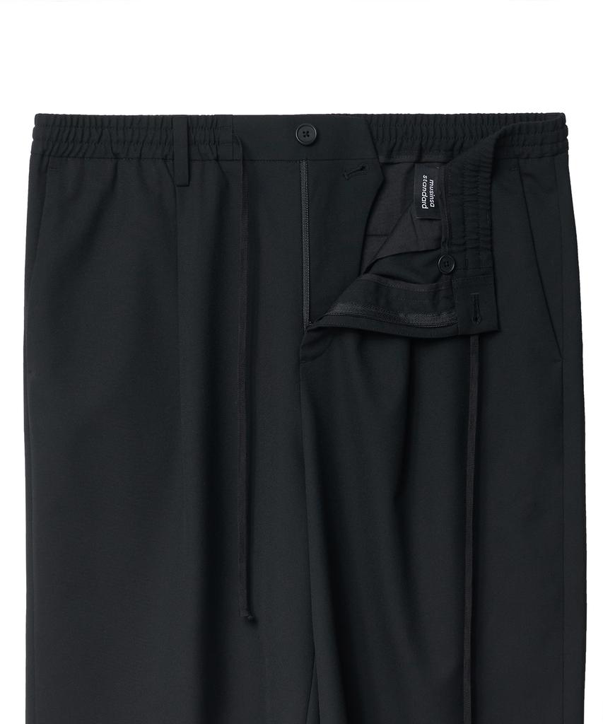 MUSINSA STANDARD Lightweight Wide Drawstring Banded Half Slacks [Black]