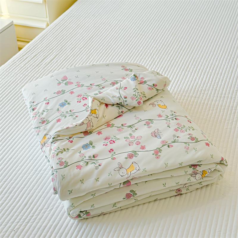 Garden Florals Pattern Quilt Summer Air Conditioning Thin Comforter Cute Rabbit Printed Soft Quilted Quilt for Kids Boys Girls