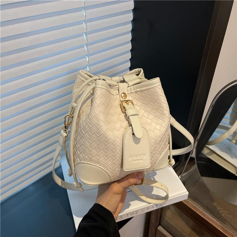 Popular Bucket Bag Women's Small Bag New Trendy Versatile Niche Design Shoulder Messenger Bag