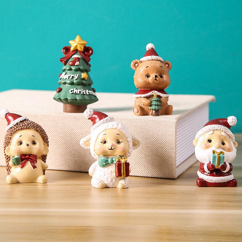 Creative Christmas Family Resin Decorative Piece - Cartoon Dolls for Children's Room Desktop Christmas Santa Christmas Decoration Item