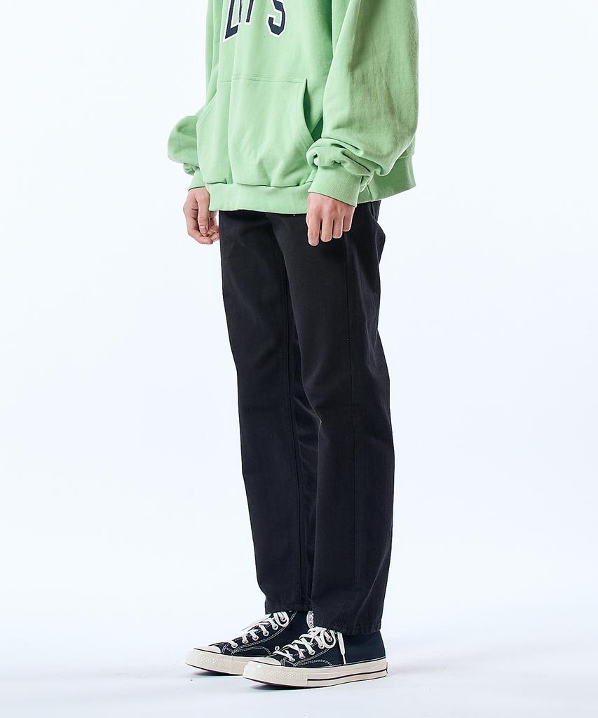 Pillogeulaem Black Tapered Crop Denim Pants