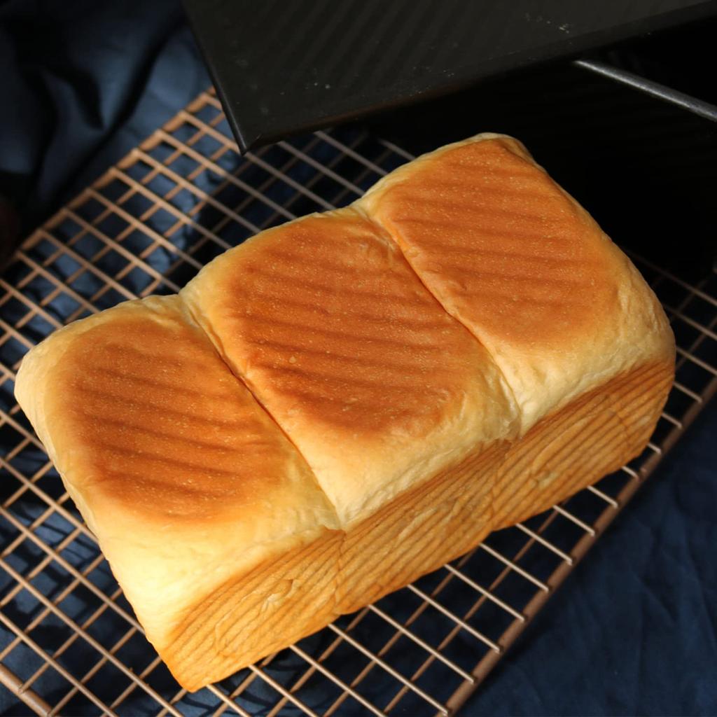 CHEFMADE Bread Pan with Lid, Ripple Shape, Bakeware, Non-Stick Bread Case, 21.1*12.1*11.1cm
