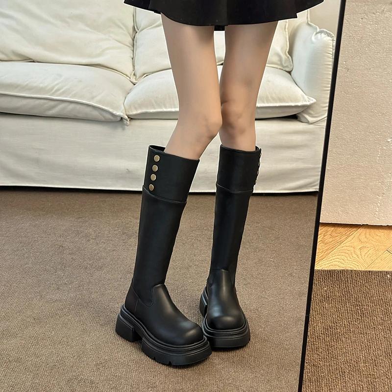 Женские сапоги на платформе до колена — фото 4