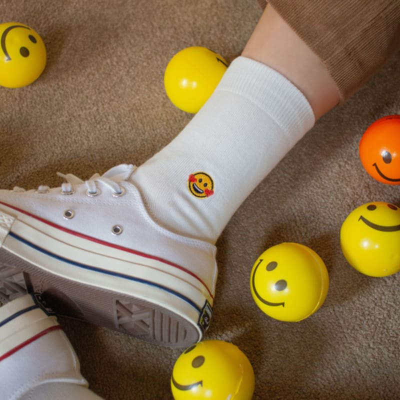 SNOOZY Heart Smile Emoji Embroidered Socks (White)