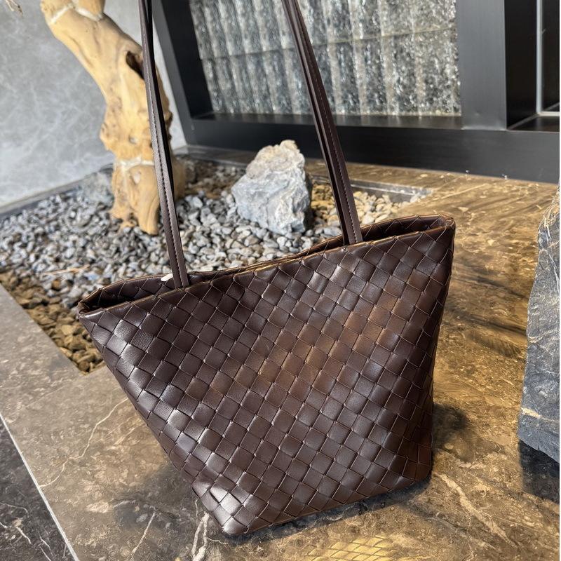 

2026 New Genuine Leather Women s Bag Sheepskin Woven Commuting One Shoulder Vegetable Basket Water Bucket Armpit Cross-border 19cm