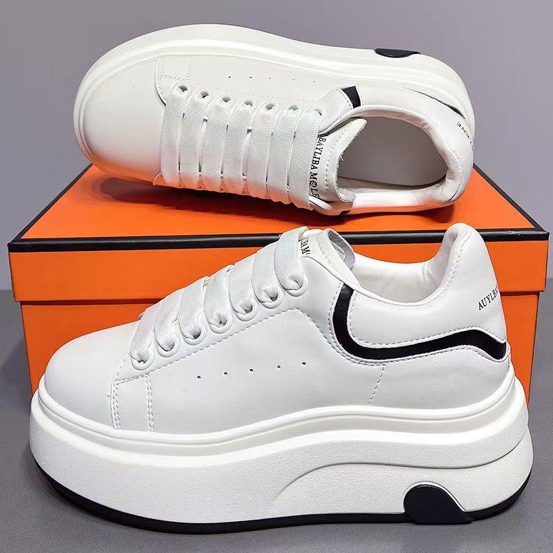 Studentenmode vielseitige Plateau weiße Schuhe Damen Herbst neu kleine Höhenerhöhung Sport und Freizeit Board Schuhe