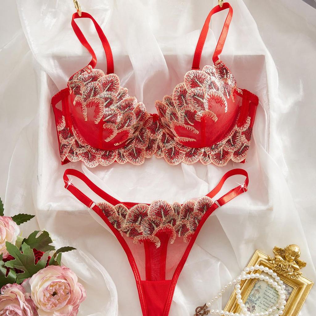 Europäisches & Amerikanisches Rotes Netz Besticktes Sexy Dessous-Set mit Durchsichtigem Blütenblatt-Höschen