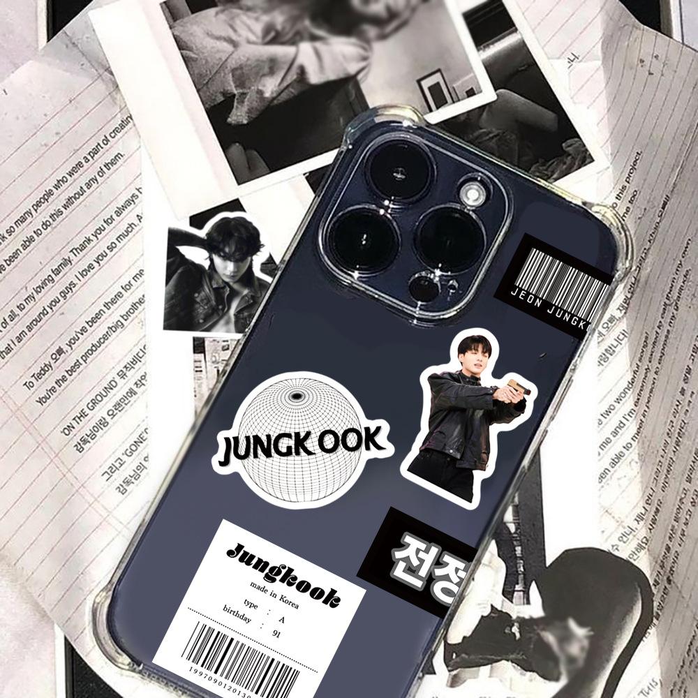 BTS Set di Adesivi Jungkook - 50pz Kpop Bangtan Boys Adesivi Fotografici per Laptop Borraccia Custodia Telefono Bagaglio Scrapbooking Regalo per Fan ARMY