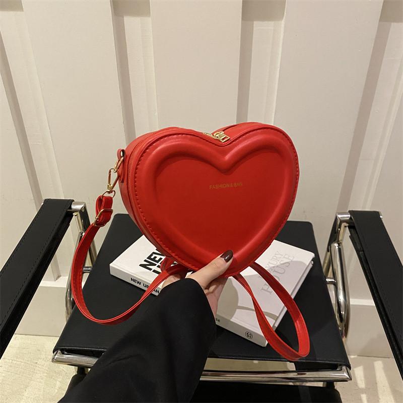 Trendy Pu Leather Heart Bag For Girls In Soft Colors Ideal For Everyday Fashion