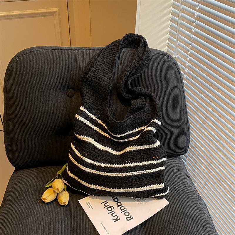 

Large capacity knitted bag women s summer new versatile striped woven bag seaside leisure beach bag чёрный