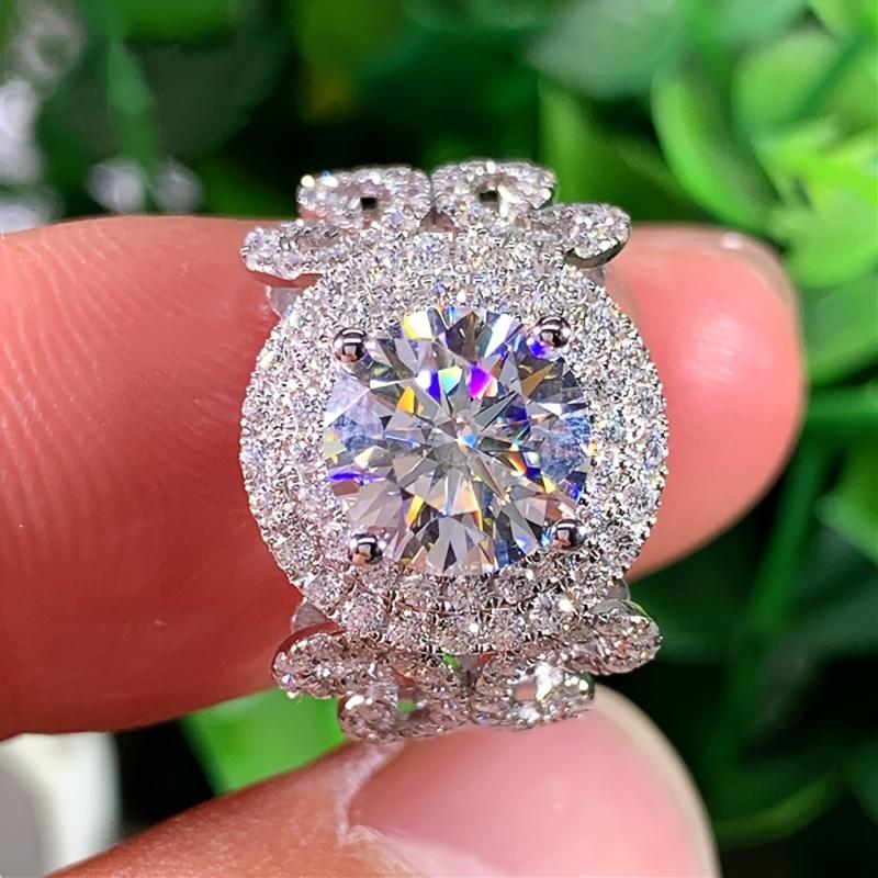 Fashionable and Luxurious Women's Wedding Ring with Sparkling Synthetic Zircon Pattern Inlaid