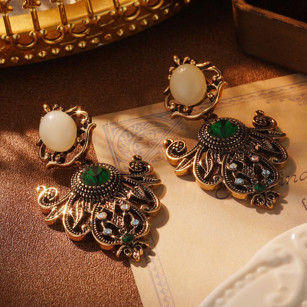 Court Style Light Luxury New Earrings Turquoise Fringed Earrings Medieval Brooch Ring Retro High-end Earrings