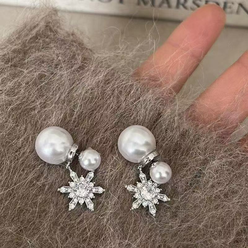 

Элегантные серьги-пусеты с подвесками в виде снежинок и искусственного жемчуга для женщин, ювелирный аксессуар для рождественской вечеринки, подарок на Рождество, Новый год 2026, новинка