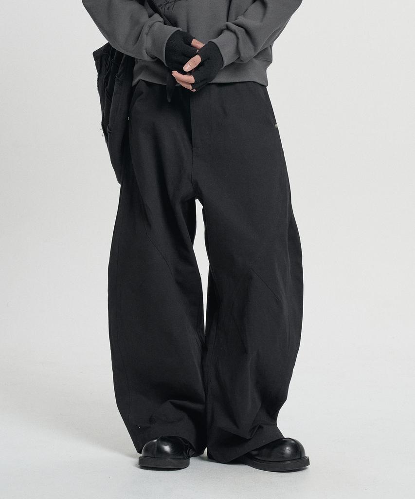 MOO Curved Line Dart Balloon Cotton Pants - Black