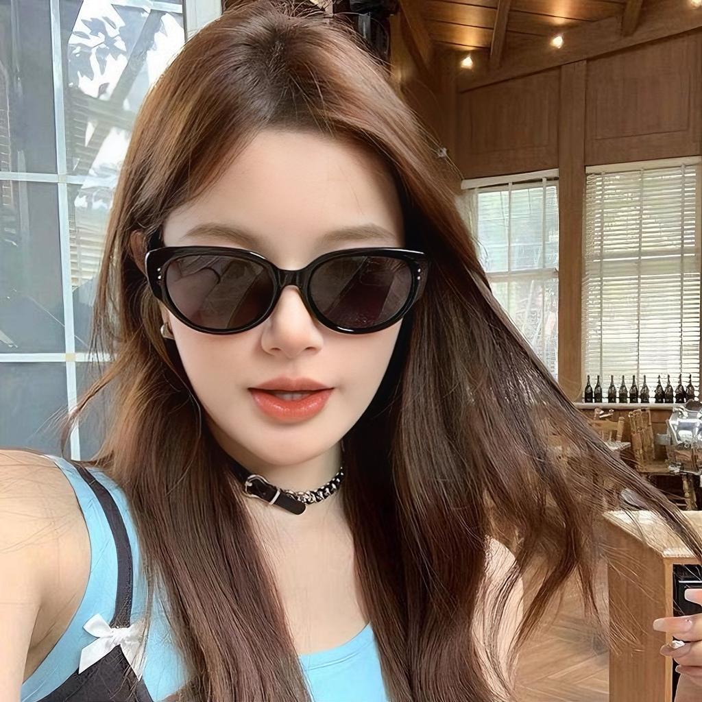 Retro cat eye sunglasses for women 2025 new high-end UV protection Spice Girls street photography shows the face of small sunglasses tide