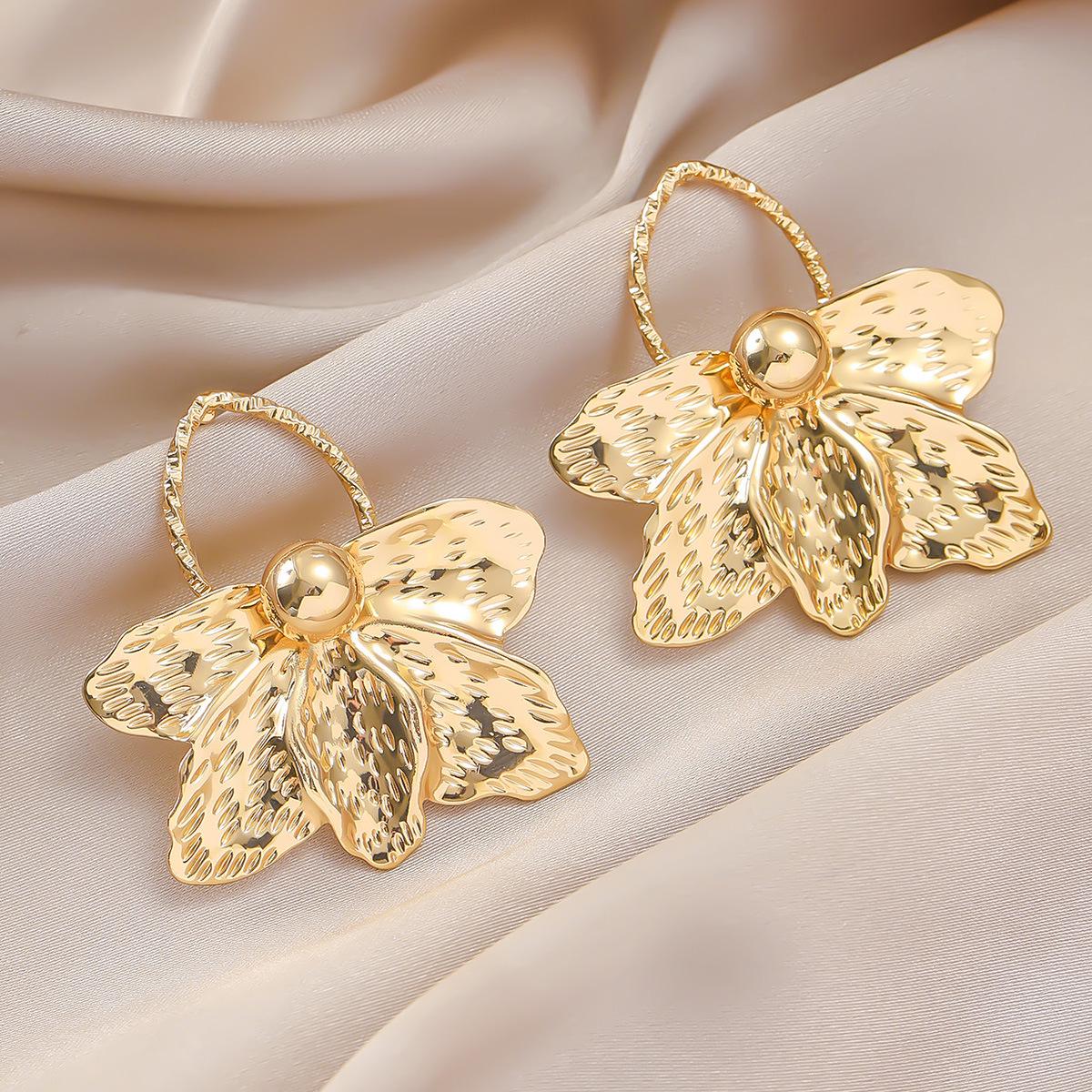 European American Retro Alloy Petal Earrings: Luxurious Fashion Jewelry for Women