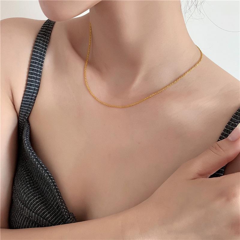 Waterproof Gold Minimalist Necklace: Versatile, Non-Fading, Shiny Plain Chain for Pendants and Clavicle Wear.