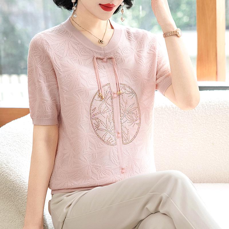 

2026 Ice Silk Short-Sleeve Top: Fashionable Summer Blouse for Middle-Aged and Elderly Women 5XL (recommended for 150-165 jin) рожевий