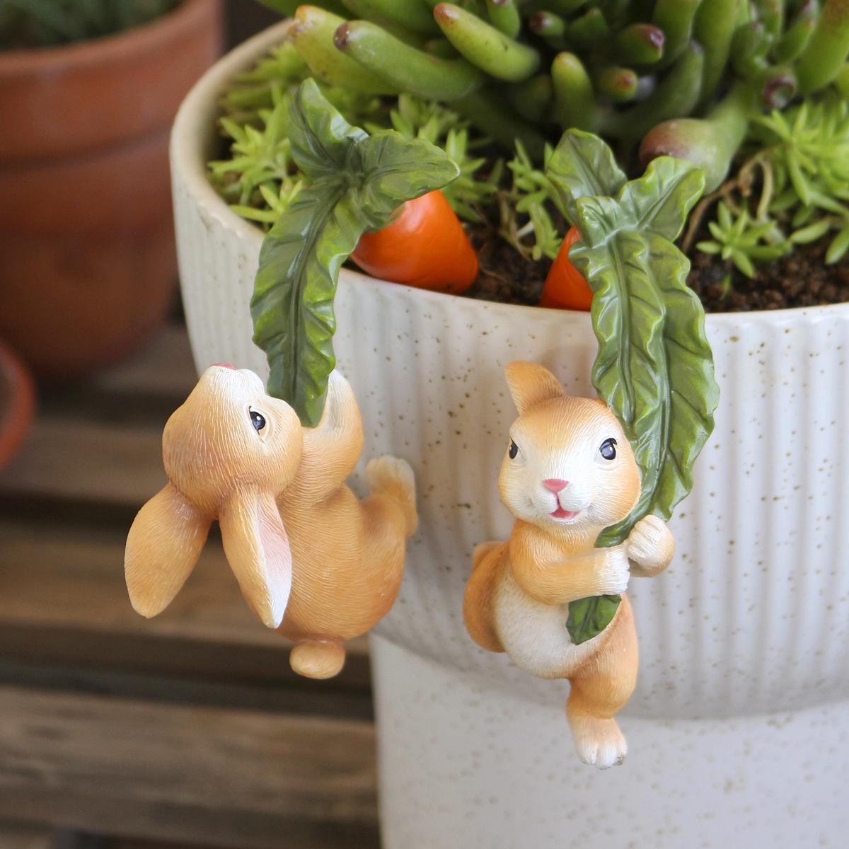 

2 pieces of Carrot Pulling Rabbit Flower Pot Pendant, Creative Garden Bonsai Statue, Easter Rabbit