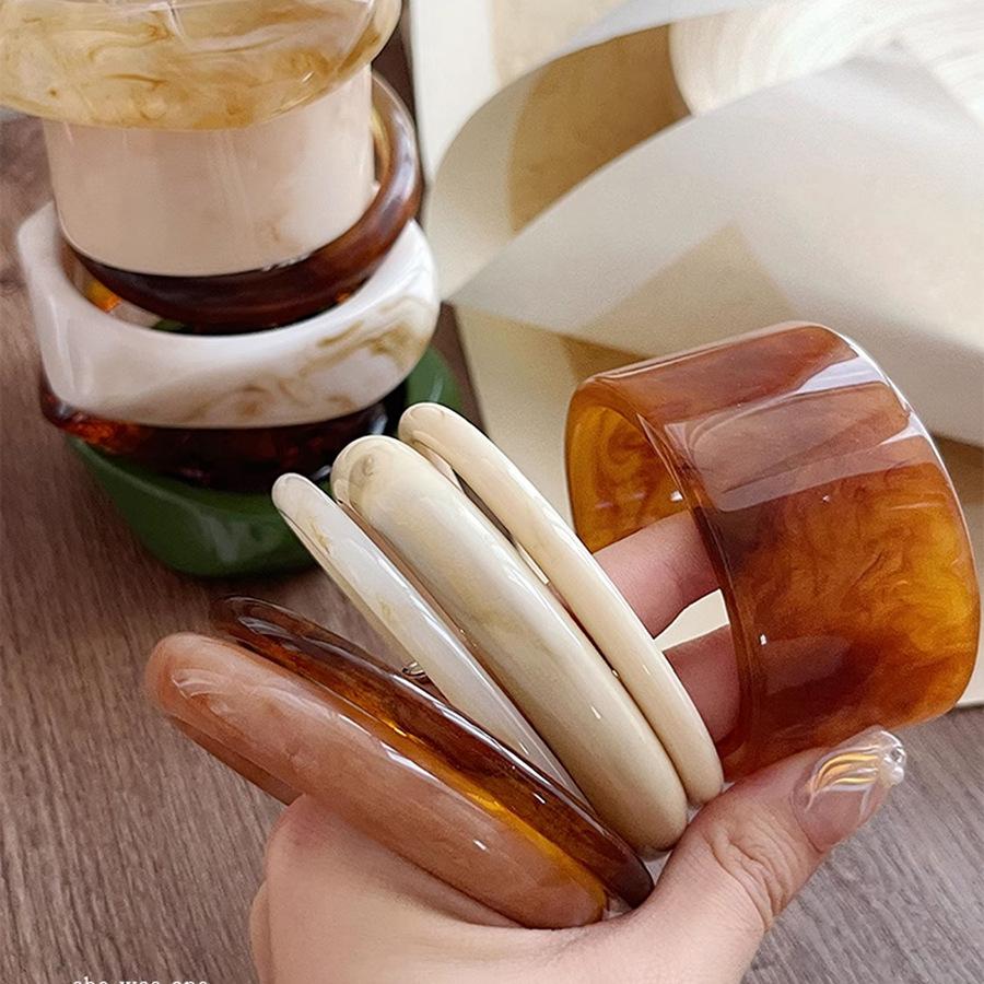 32 Style Acrylic Resin Bangles for Women Retro Punk Coffee Smudging Bangale Personality Irregular Wide Wristband Party Jewelry M