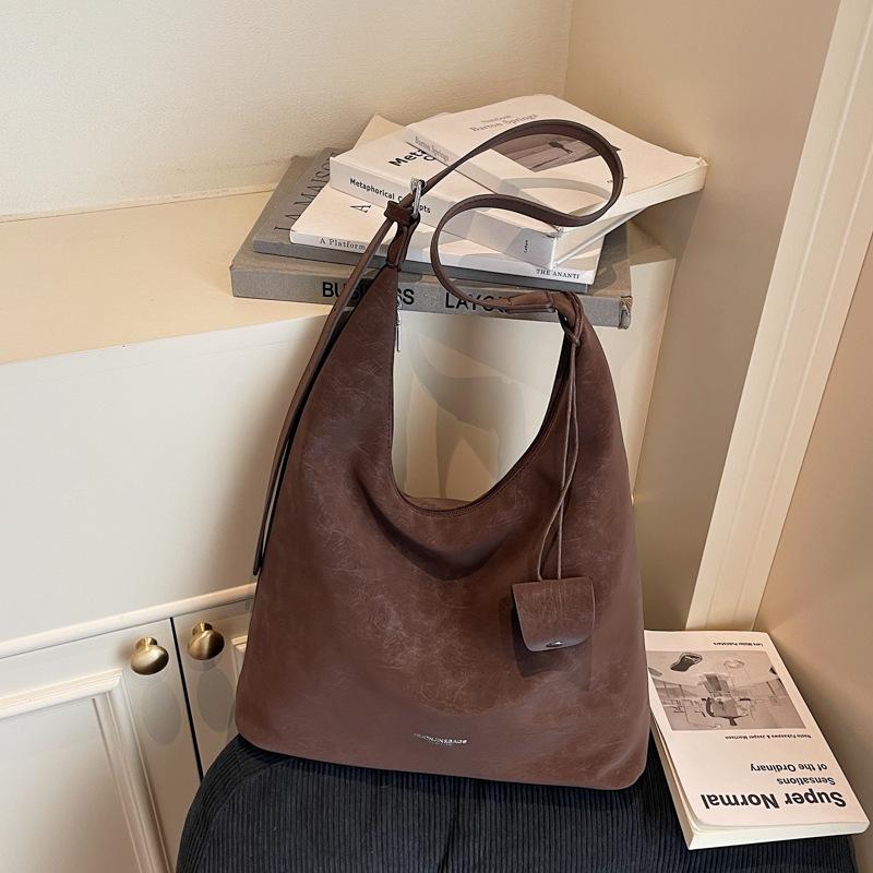 

Large capacity shoulder bag new autumn and winter versatile retro commuter tote bag Western-style fashionable versatile underarm bag