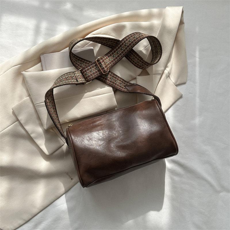 Women's Faux Leather Vintage Small Square Bag Fashionable Wide Strap Shoulder Crossbody Bag with Zipper Pocket