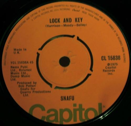 

7inch Record SNAFU - Lock And Key CL15838 Capitol Records 1975 UK Rock Used