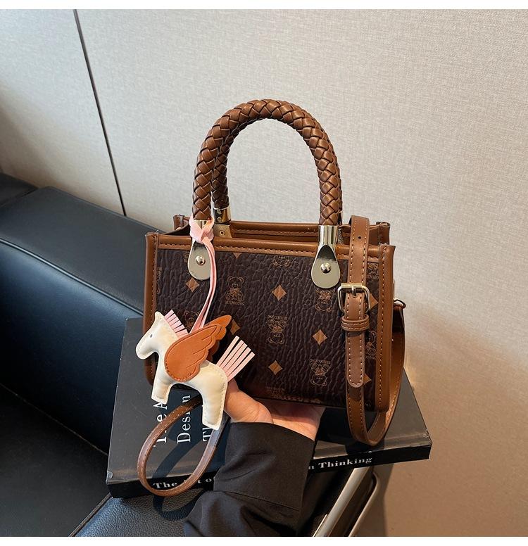 2025 New Popular Fashion Printed Handbag Women's High-end Sense Versatile Simple Shoulder Messenger Bag