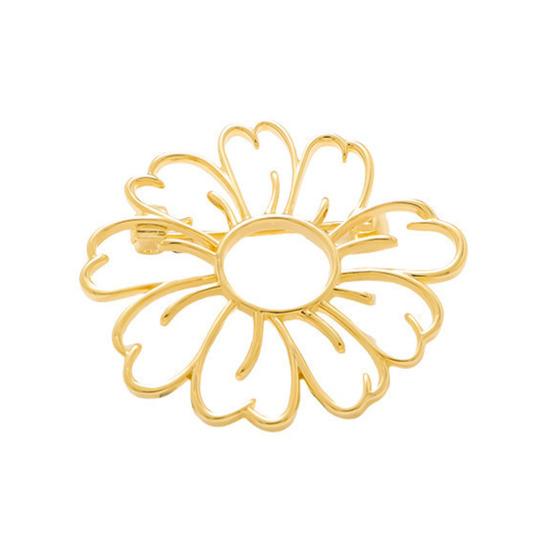 

Women Brooch Smooth Surface Hollow Sun Flower Design Lapel Pin Non-Slip Buckle Scarf Badge Clothing Bags Accessories золотистый