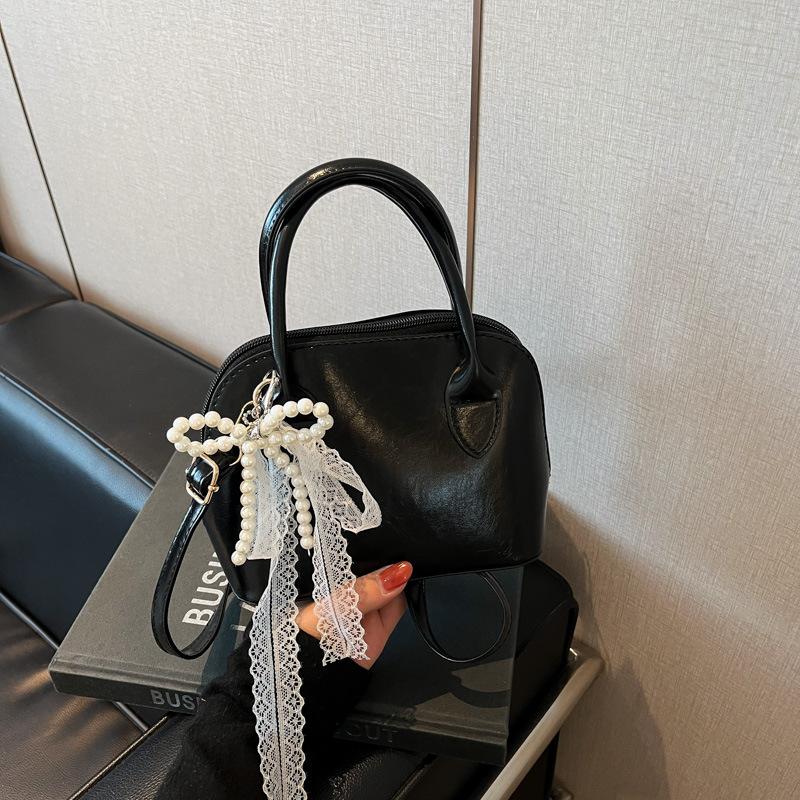 Korean Niche Fashionable Portable Shell Bag Women's 2025 Spring New Foreign Style High Value Single Shoulder Messenger Bag