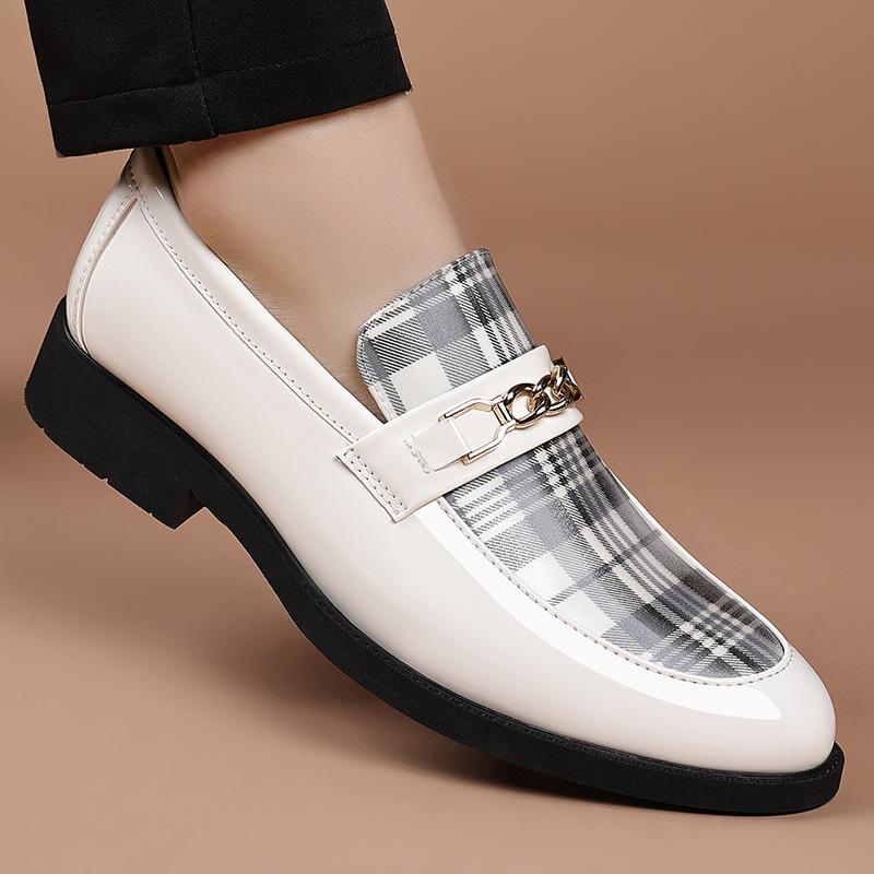 

New Large Size Patent Leather Glossy Casual Leather Shoes European and American Style Hair Stylist Pointed Men s Trendy Shoes Business Dress Shoes 48 білий