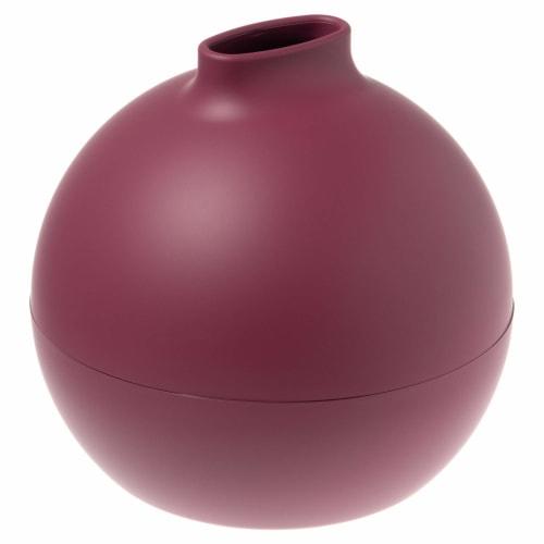 

This stylish and cute paper pot/tissue holder, made in Japan, can also be used for toilet paper. Its burgundy color makes it easy to access regular-si