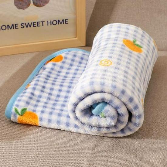 Coral Fleece Winter Blanket for Pets - Cozy Quilt for Dogs and Cats
