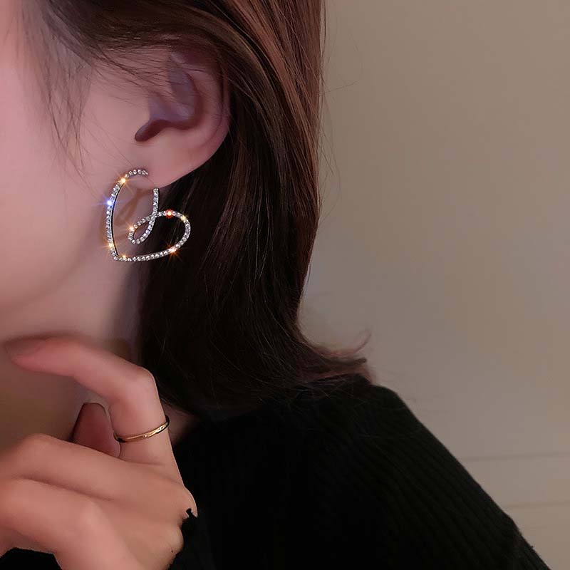 2025 New Shiny Love Heart Full of Rhinestone Crystal Earrings for Women Fashion Simple Metal Heart Shape Earrings Jewelry