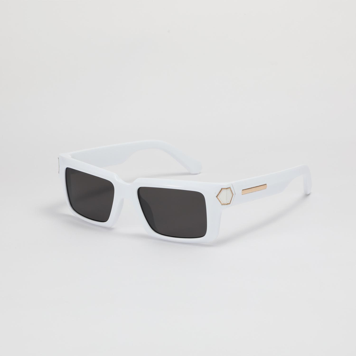 

Square Glasses, Circle Rivets, Future Wind Sunglasses, Female Personality Sunglasses, Boyfriend Wind Sweet Cool Glasses