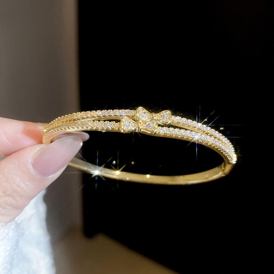 Brățară cu Cataramă Inimă din Zirconiu Placată cu Aur de 18K - Bijuterie Elegantă pentru Femei