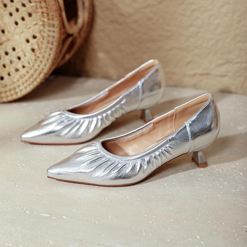 Fine heel silver single shoes soft leather pleated commuter work shoes pointed high heels 2025 new spring and autumn women's shoes middle heel