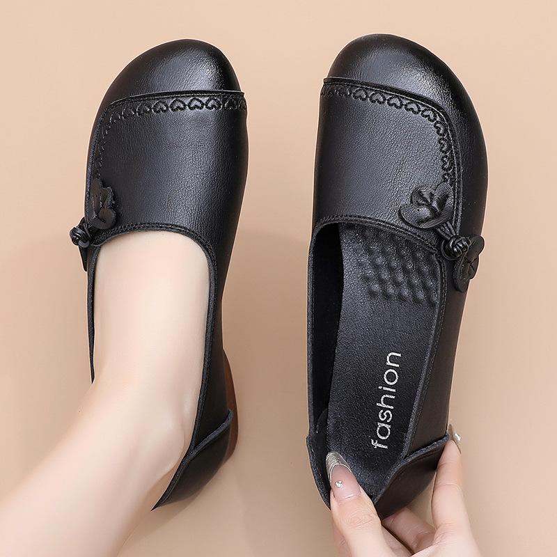 Soft-soled shoes, sandals, women's summer hollowed-out middle-aged leather shoes, new middle-aged hole-hole beef tendon soles, elderly single shoes