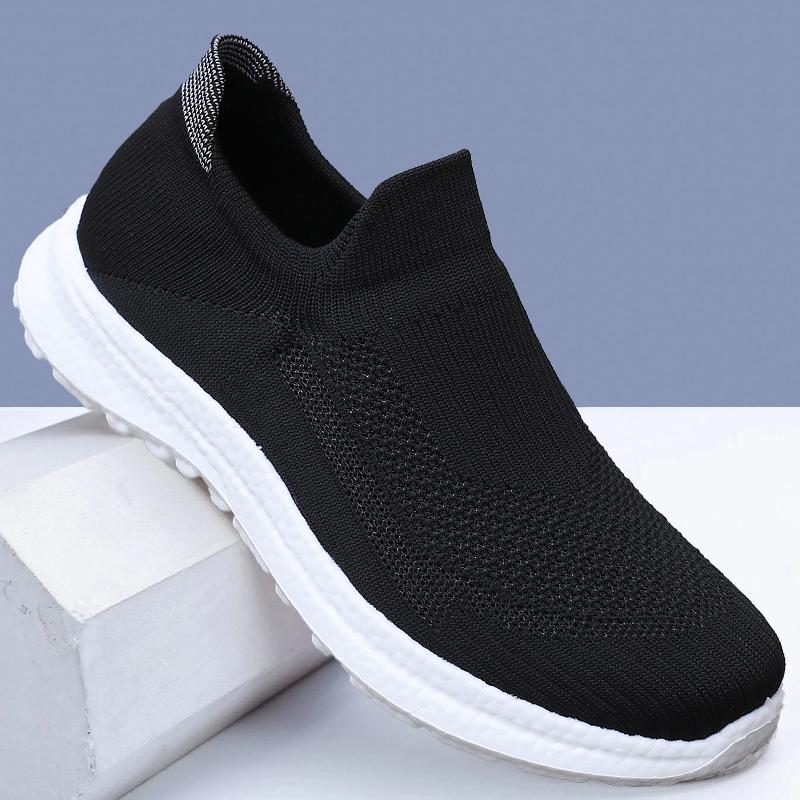 

Fashion Men s 2025 lightweight cushion sole leisure shoes new sports shoes comfortable and breathable outdoor sports leisure shoes 44 чёрный