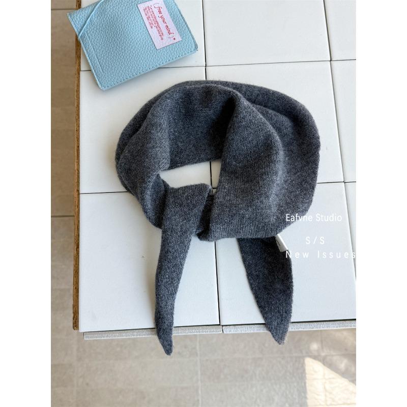 A Versatile and Warm Neckerchief Headscarf Shawl and Scarf for Women in Autumn and Winter