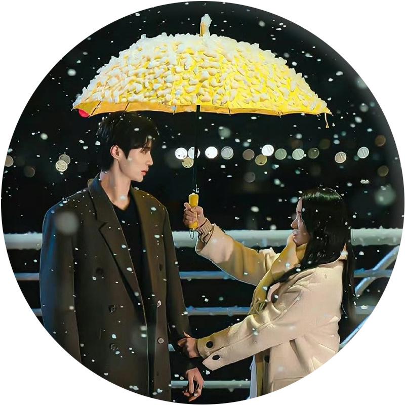 Llavero Colgante Espejo Insignia "Lovely Runner" - Merchandising del Drama Coreano con Byeon Woo-seok y Kim Hye-yoon