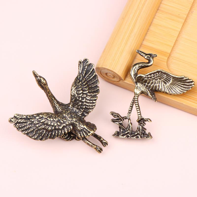 Elegant Brass Flying Crane Figurine Vintage Style Animal Home Decor Office Gift Detailed Feathers Comb Table Ornament Tea Pet