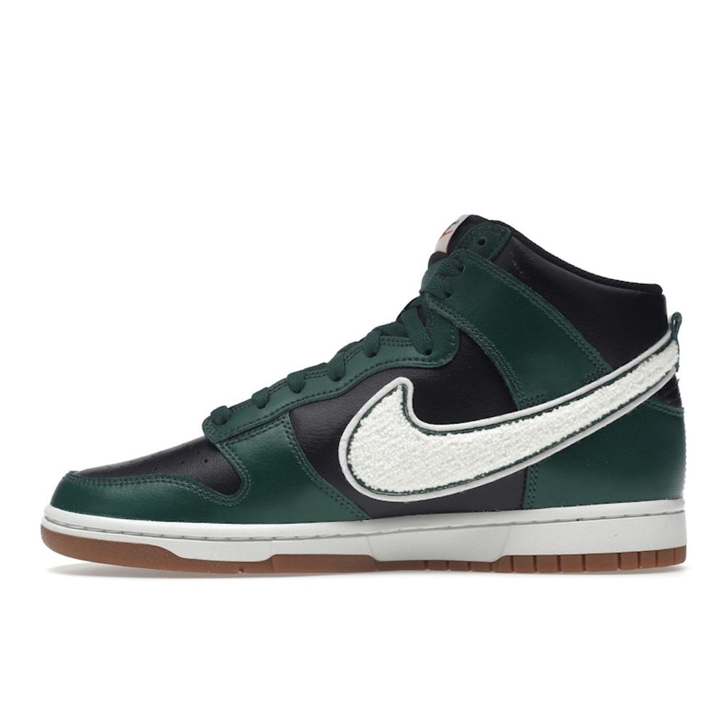 Nike Dunk High Chenille Swoosh - Gorge Green Men Sneakers Black Summit-White Gum-Medium-Brown DR8805-001