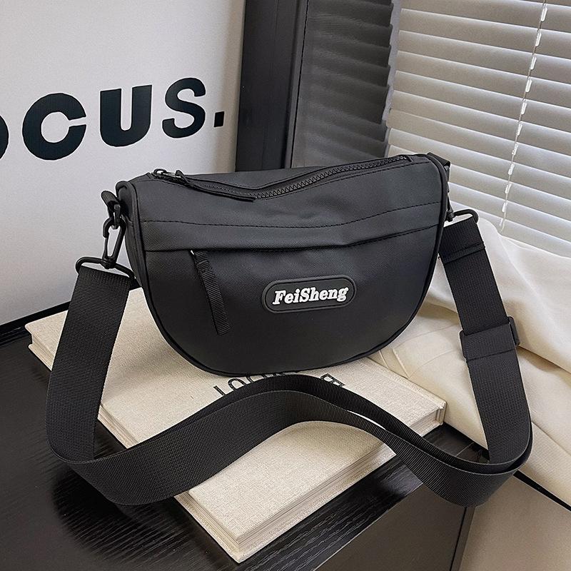 New Korean version ins street trend men s and women s shoulder sports bag casual saddle bag foreign style fashion trendy messenger bag