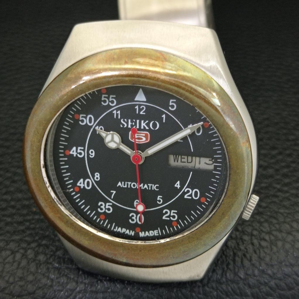 GENUINE VINTAGE SEIKO 5 AUTOMATIC JAPAN 7009A MENS BLACK DIAL WATCH A702332-5 R124-a702332
