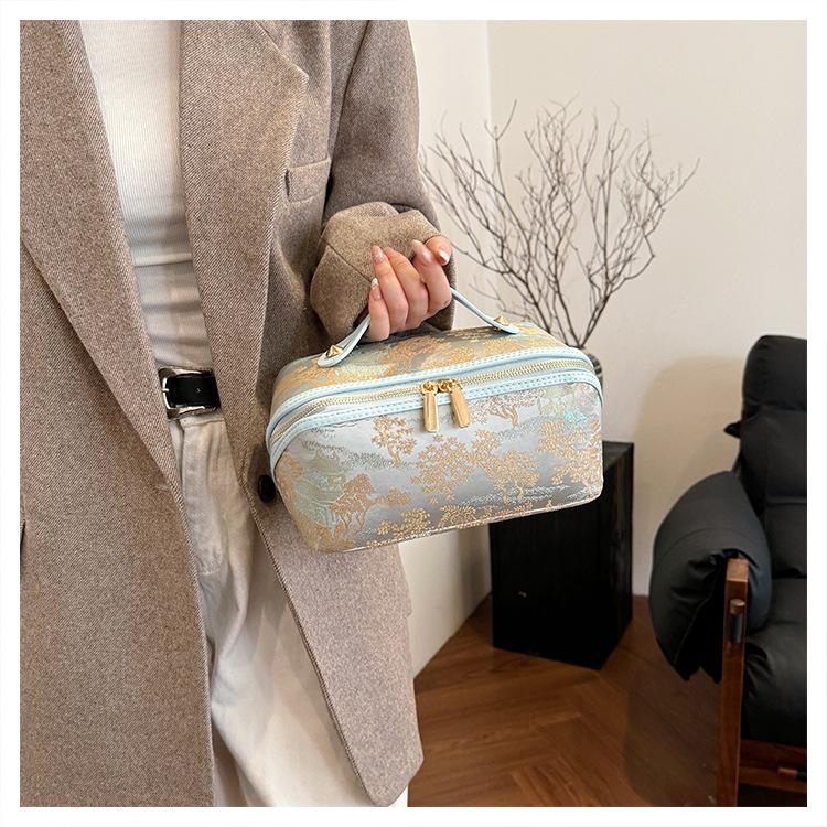 Elegant Vintage Embroidered Makeup Bag Large Capacity Portable and Perfect for Storing Cosmetics and Toiletries Ideal for Travel