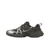Nike V2K Run Cave Stone Plata Metálico Zapatillas de Hombre Marrón Plano-Estaño Ceniza Media HQ1678-200